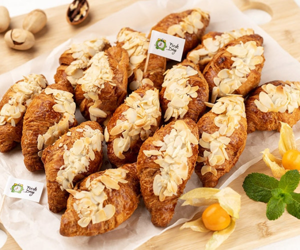 Круассаны с миндальным кремом 25 шт.