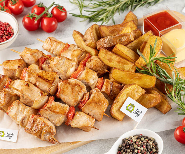 Мини-шашлычки из курицы с картофельными дольками