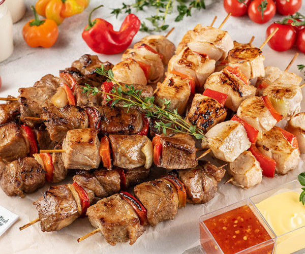 Микс куриных и свиных брошетт