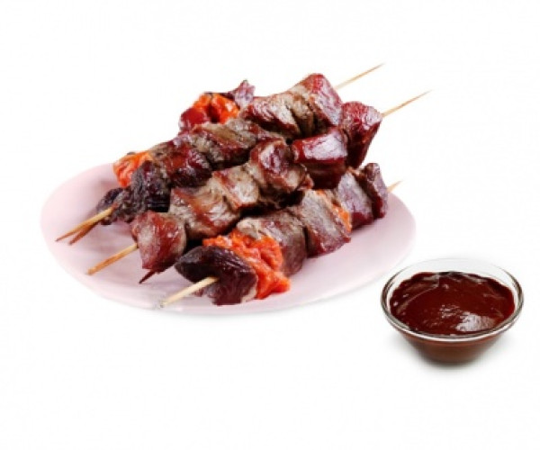Мини-шашлычки говяжьи с соусом BBQ